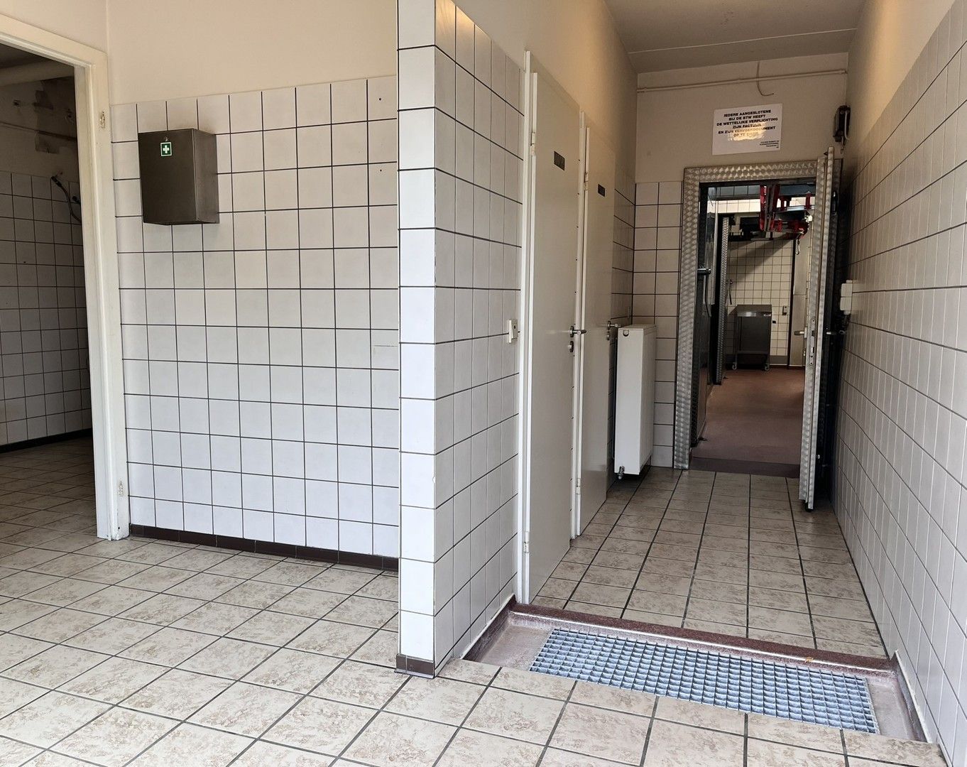 Gelijkvloerse koel- en handelsruimtes met laad- en loskade foto 9