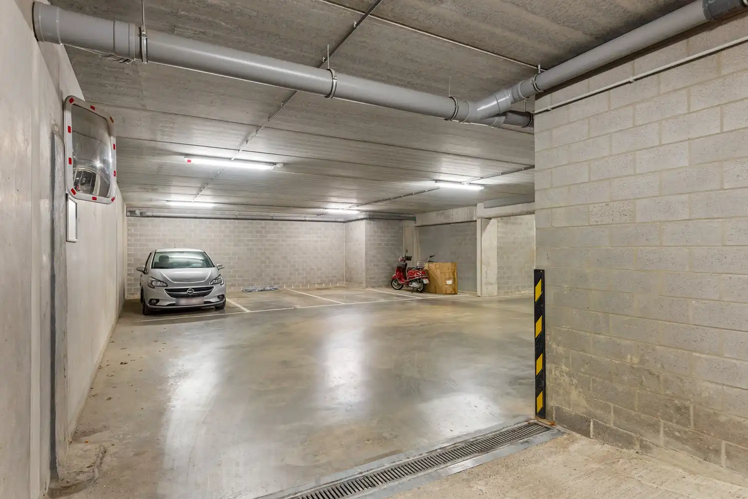 Modern appartement met 2 slaapkamers, terras & autostaanplaats op toplocatie in Lier! foto 3