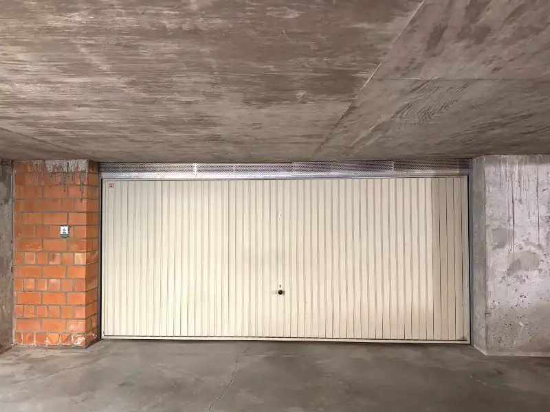 GENT CENTRUM, RUIME AFGESLOTEN GARAGE foto 2