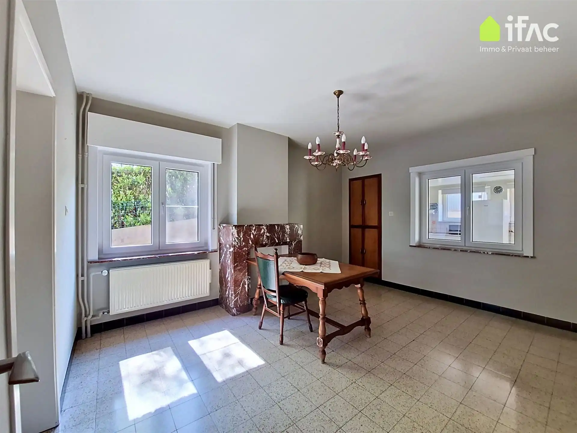 Te renoveren woning met recente ruime loods  foto 11