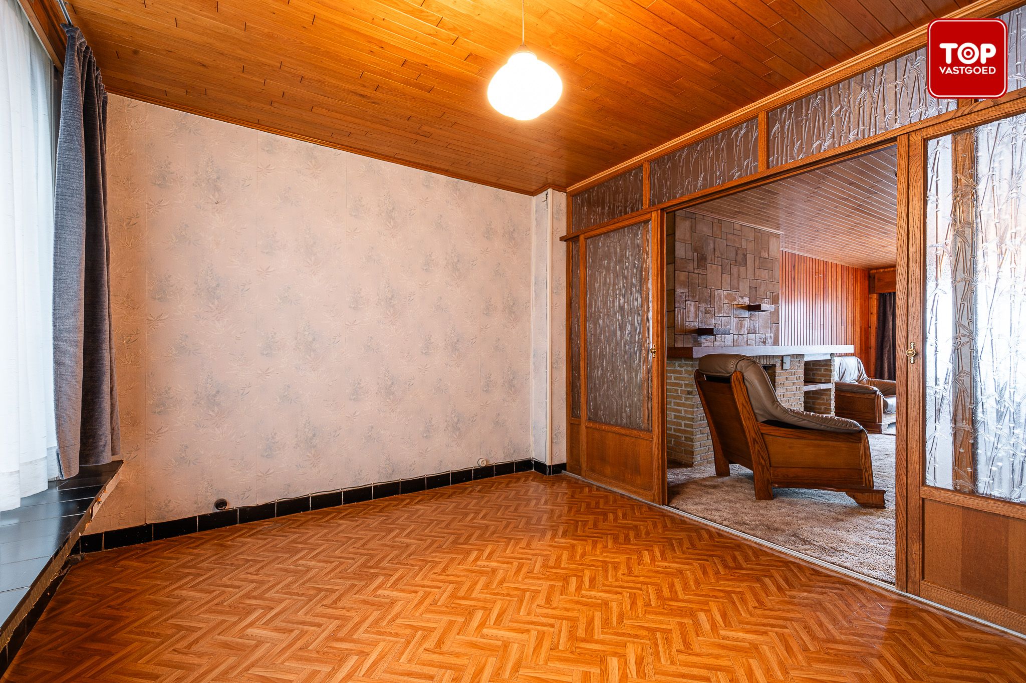 Totaal te renoveren woning met 4 slaapkamers en leuke tuin. foto 6