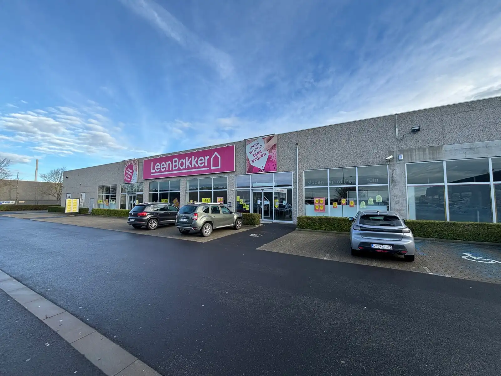 Baanwinkel van 1.700 m² te huur in Oostende foto 3