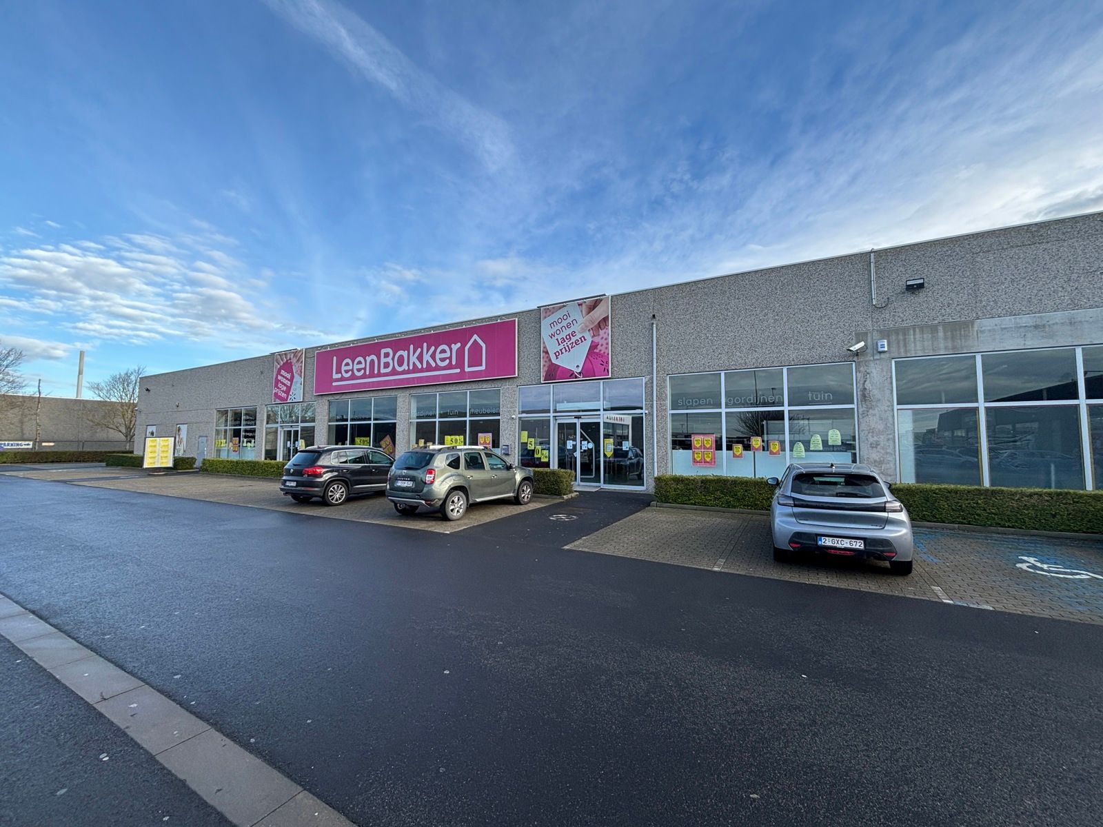 Baanwinkel van 1.700 m² te huur in Oostende foto 3