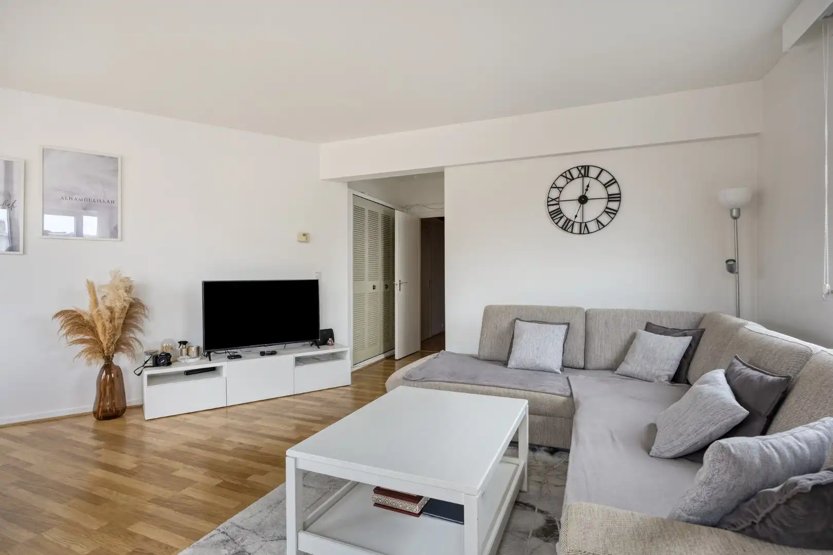 Verzorgd appartement met lift, 2 slaapkamers, garage en kelder foto 4