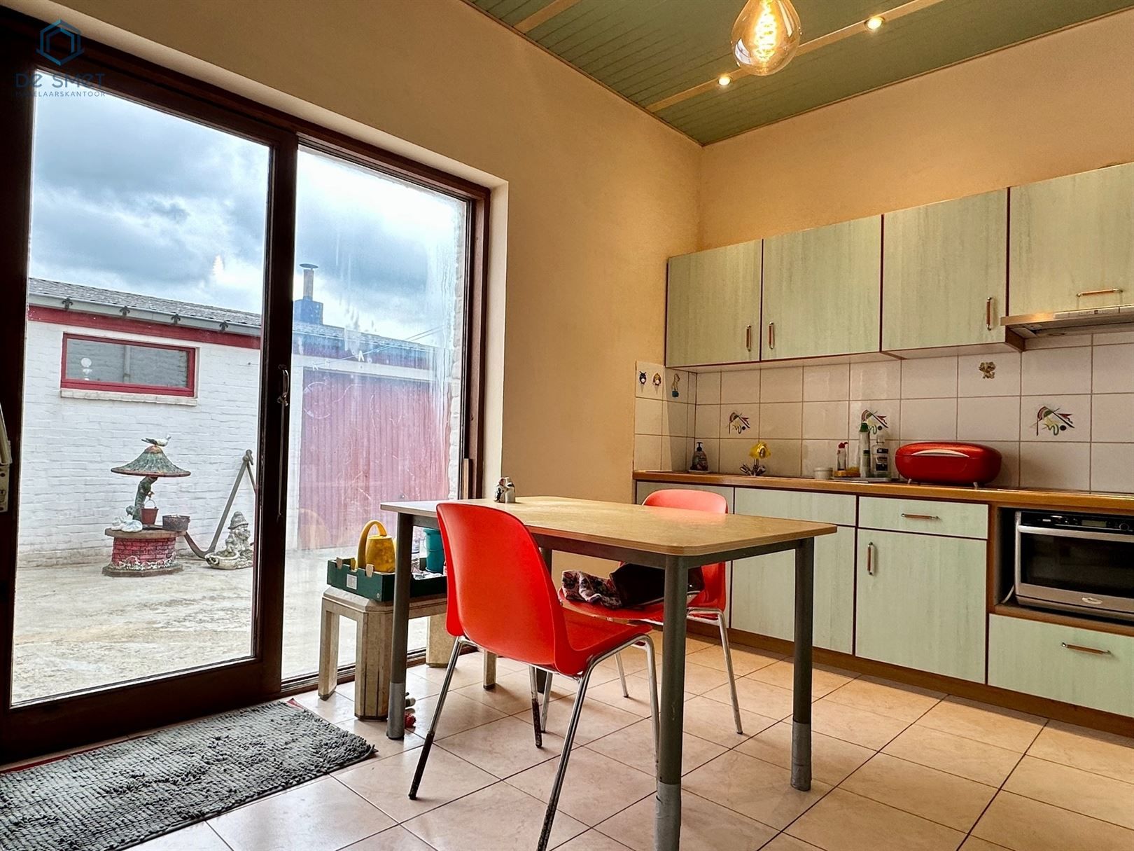 RUIME HALFOPEN BEBOUWING MET GARAGE EN TUIN foto 5