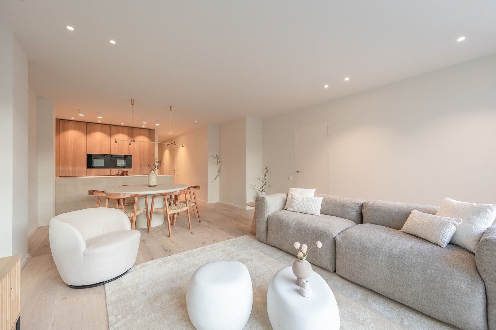 Gelijkvloers appartement met 3 slaapkamers nabij het centrum van Knokke. foto {{pictureIndex}}
