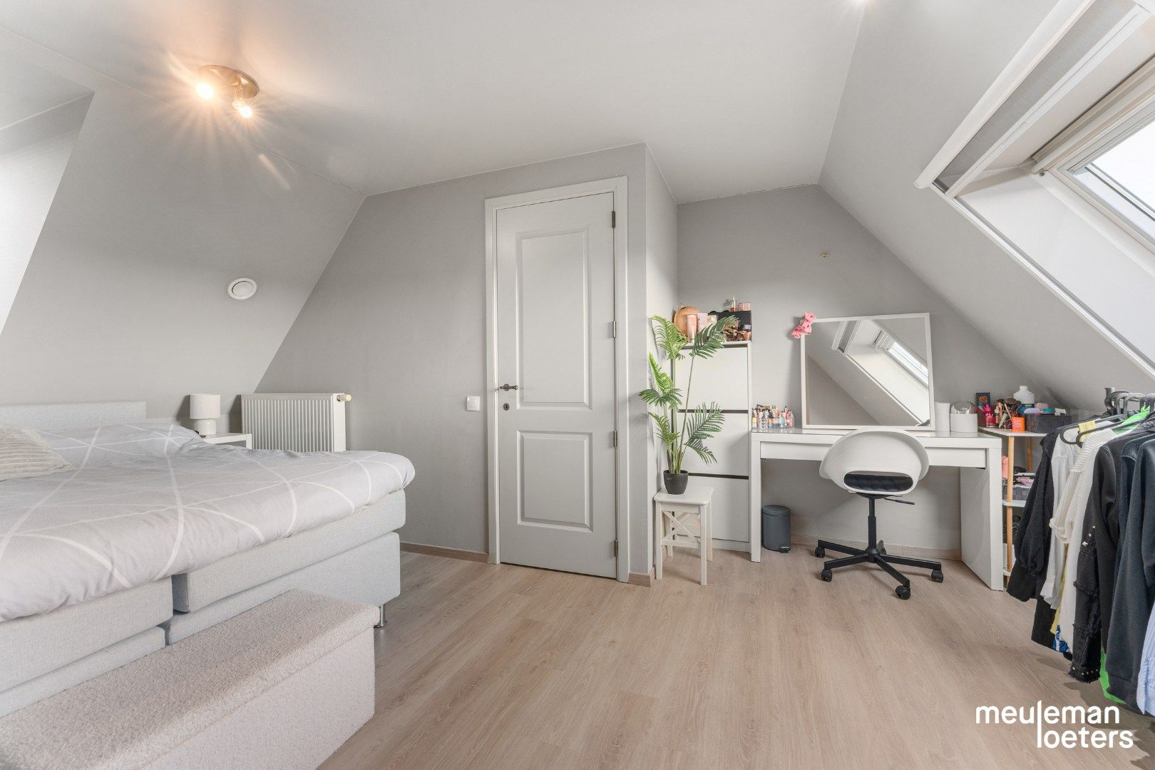 Lichtrijk duplexappartement met ruim terras en garage foto 8