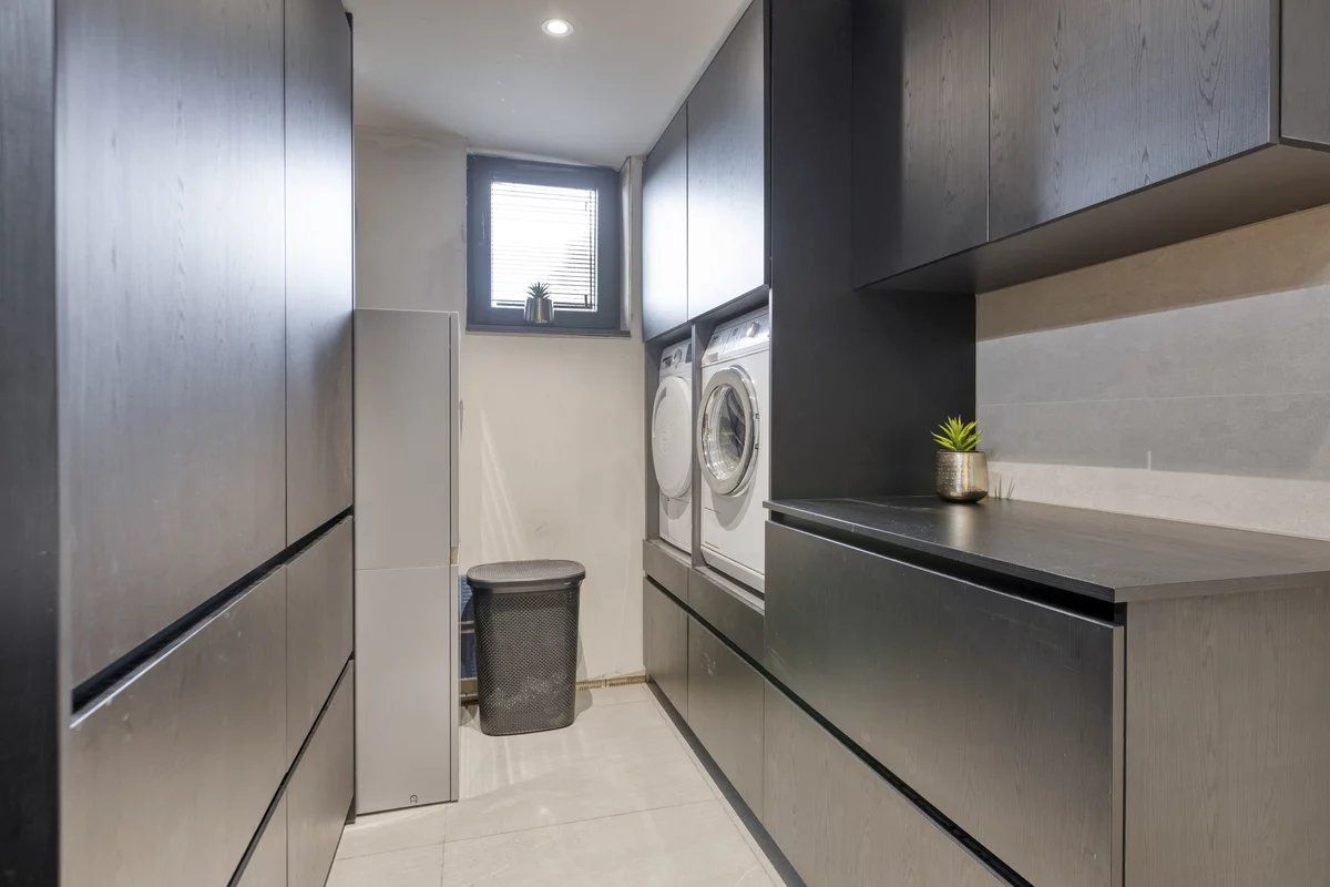 Zeer ruim handelspand met tuin en exclusief triplex  appartement met privé-lift en 2 slaapkamers, garage en staanplaats. foto 18