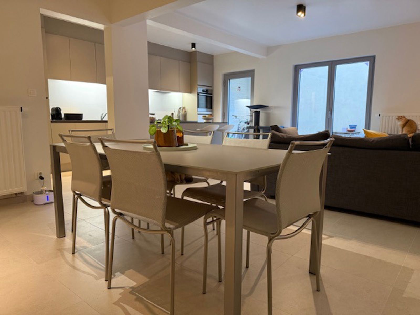 Te huur: ruim gelijkvloers appartement nabij stadscentrum van Aalst foto 2