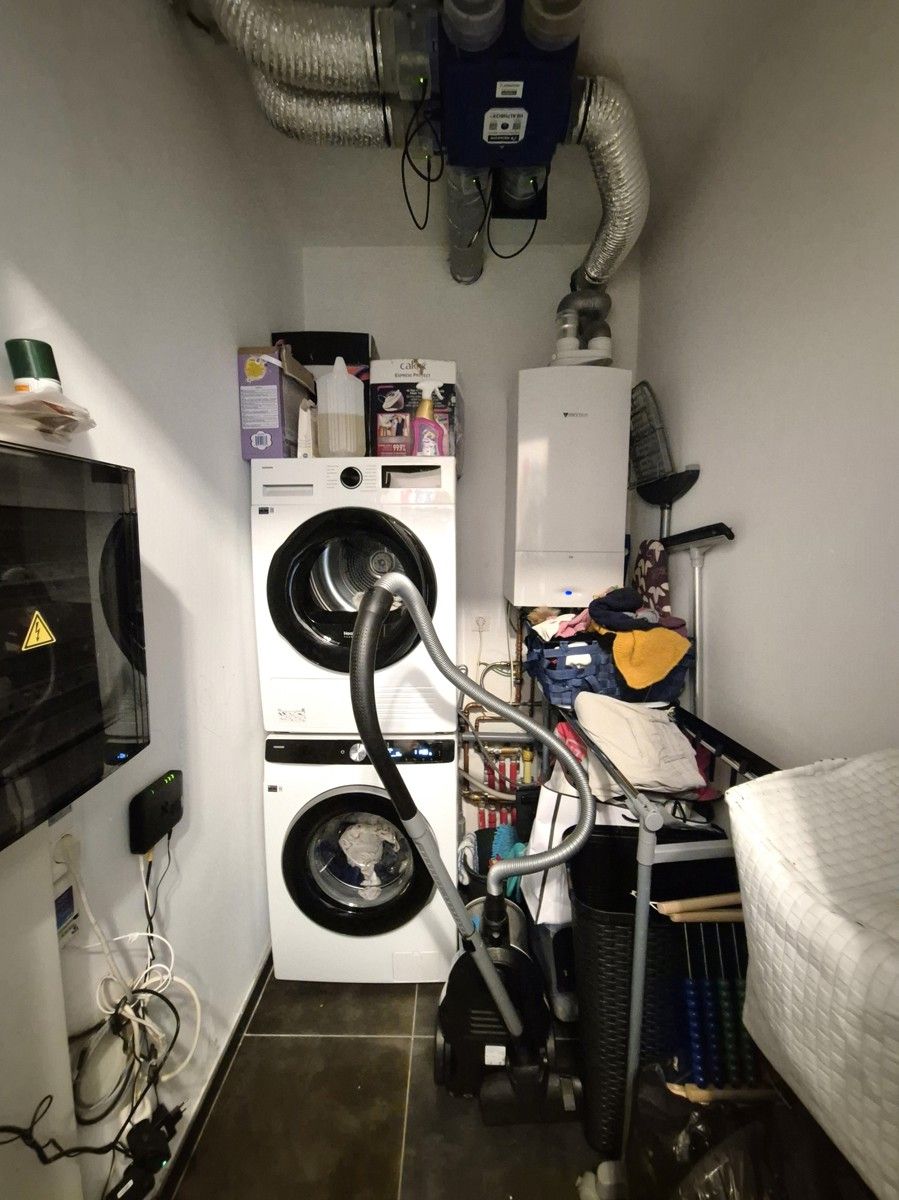 Grote glaspartij naar tuin/terras + recent esthetisch gebouw foto 14