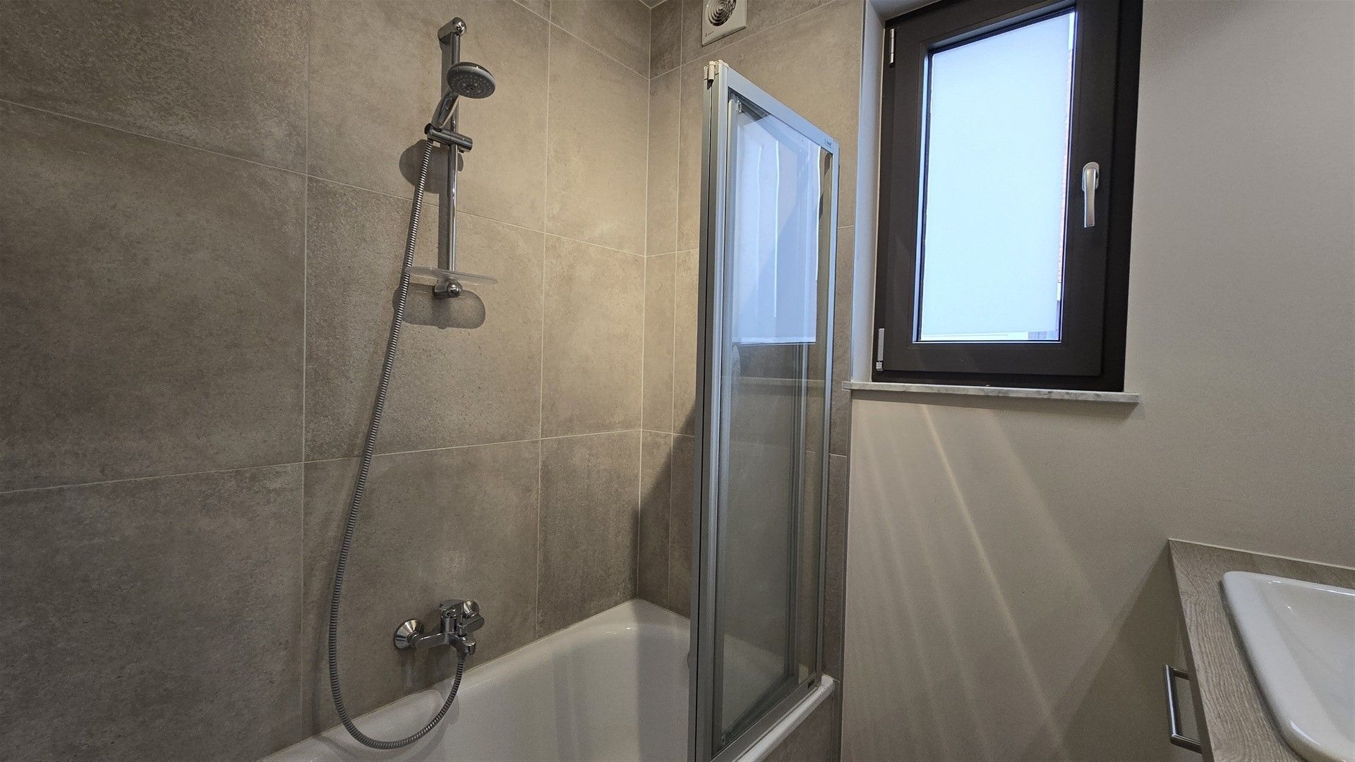 Volledig gerenoveerd appartement met 2 slpk. Leuven centrum.  foto 12