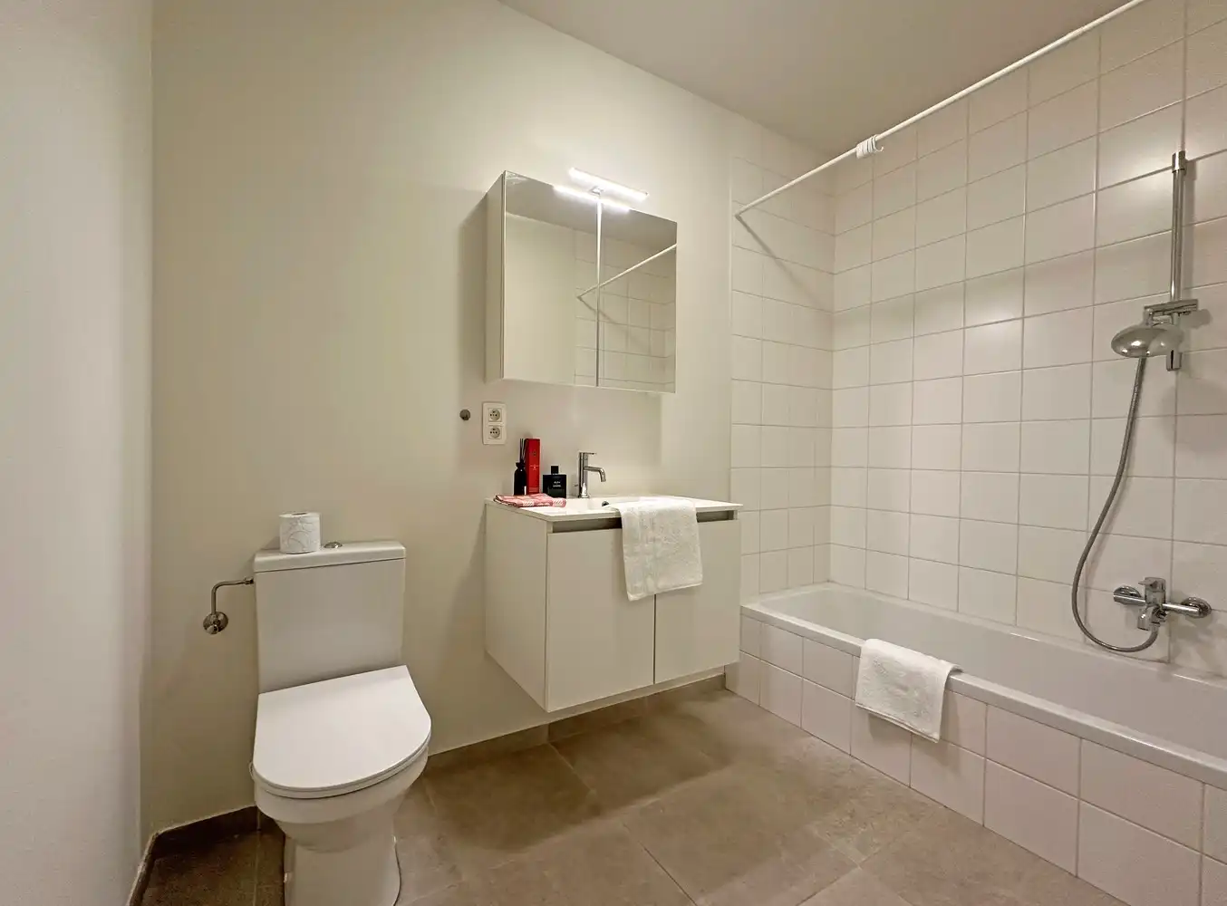 Instapklaar 1-SLPK appartement met een tuin te Deurne op toplocatie! foto 7