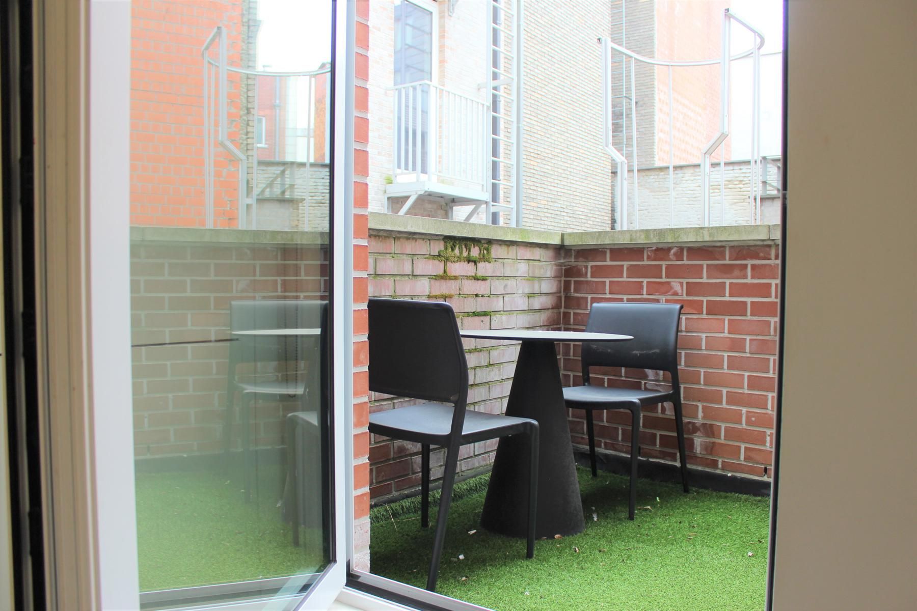 Gemeubeld, lichtrijk appartement  foto 3