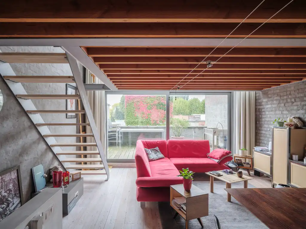 Unieke duplex-appartement met loft-allures en terras op een boogscheut van het centrum van Gent. foto {{pictureIndex}}