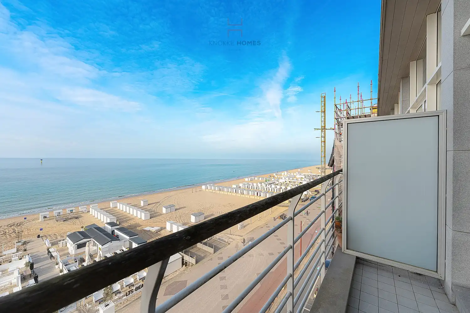 Mooie duplex-mezzanine met frontaal zeezicht en zuidgericht terras. foto 4