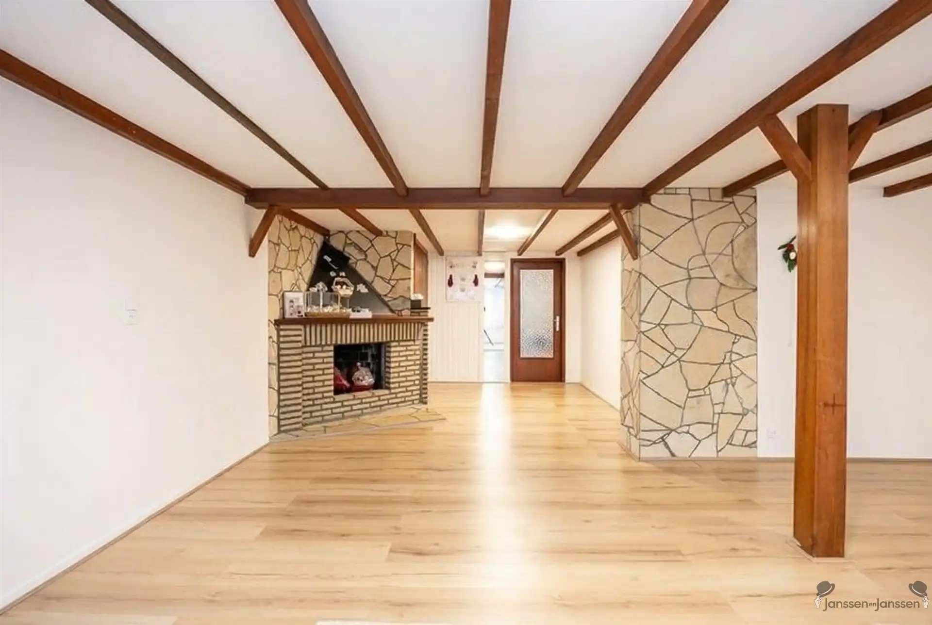 Villa met eindeloze mogelijkheden op 6270 m² grond foto 12