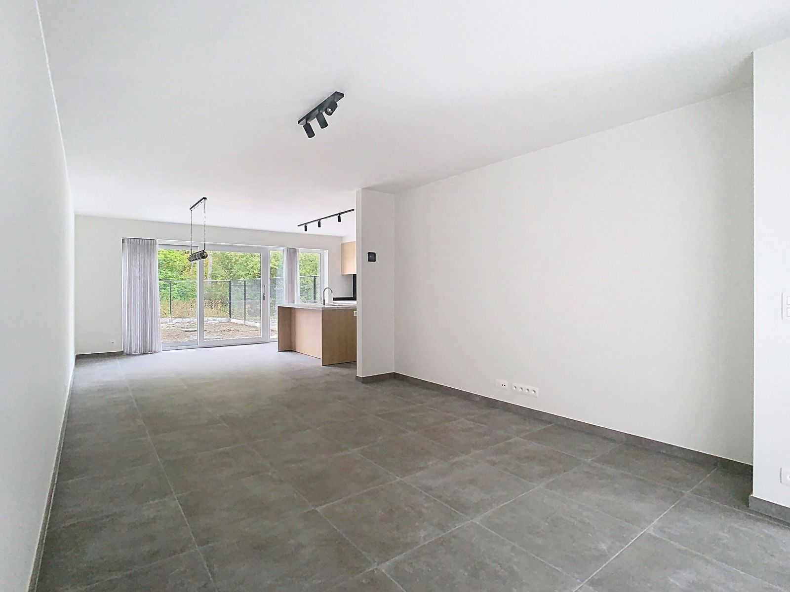 Moderne Nieuwbouwwoning (GB) met 3 SLPK, Tuin én Carport! foto 2