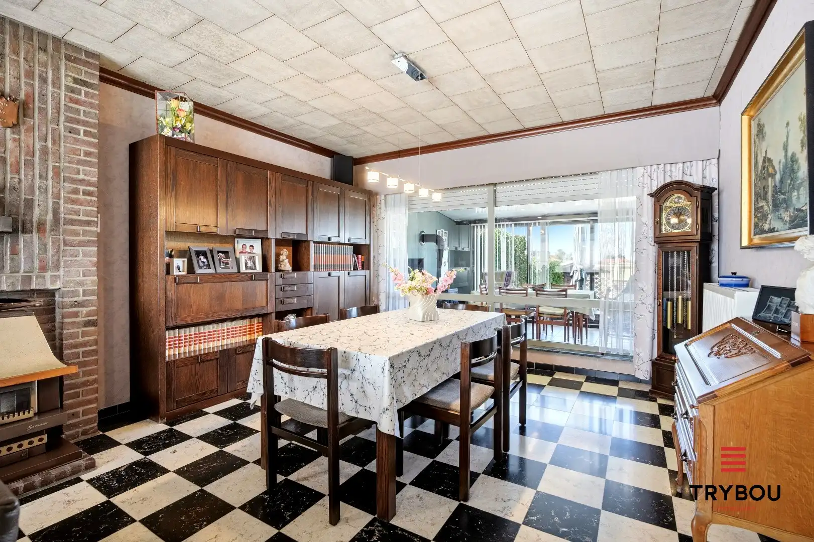 Alleenstaande woning op een ruim perceel met 3 slaapkamers en 2 garages!  foto 8
