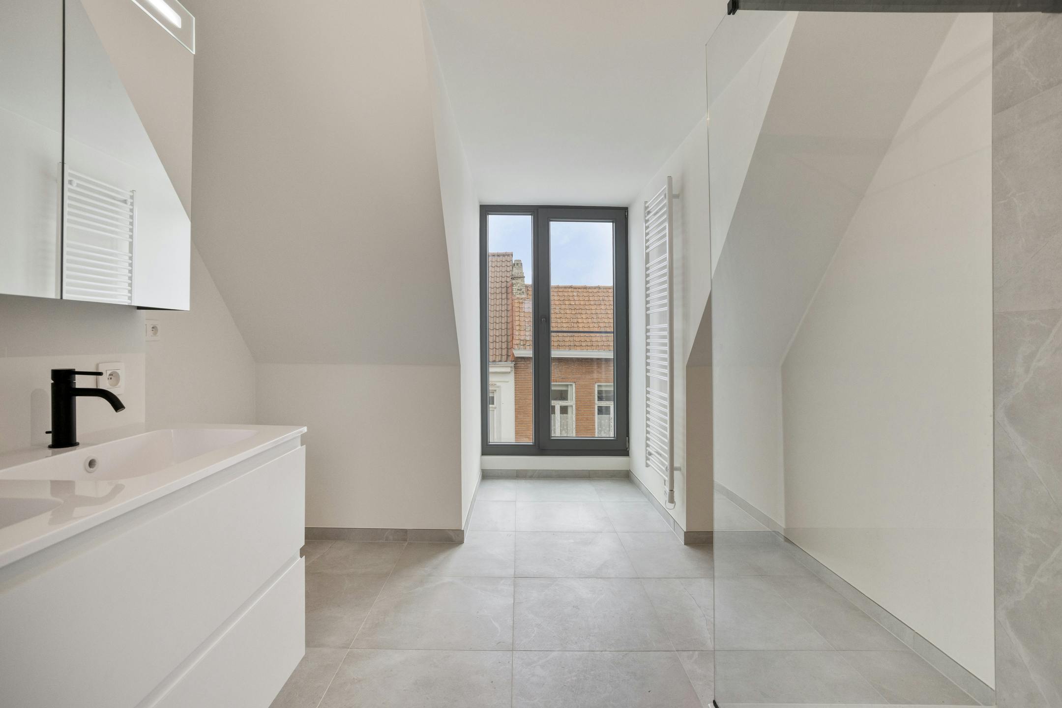 Klassevol appartement met 2 slaapkamers te centrum Brugge foto 9