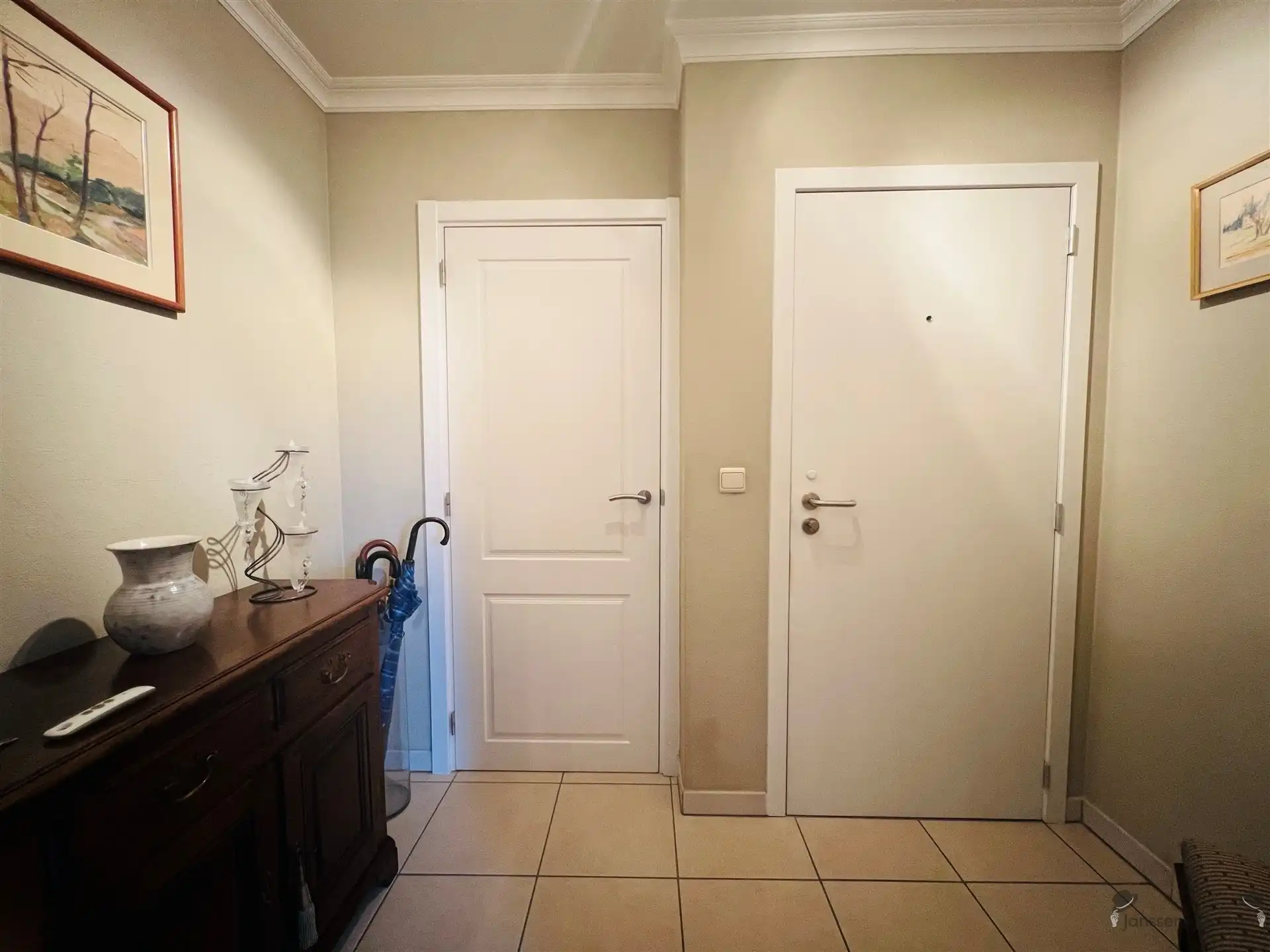 Appartement met 2 slaapkamers + onder- & bovengrondse autostaanplaats foto 2