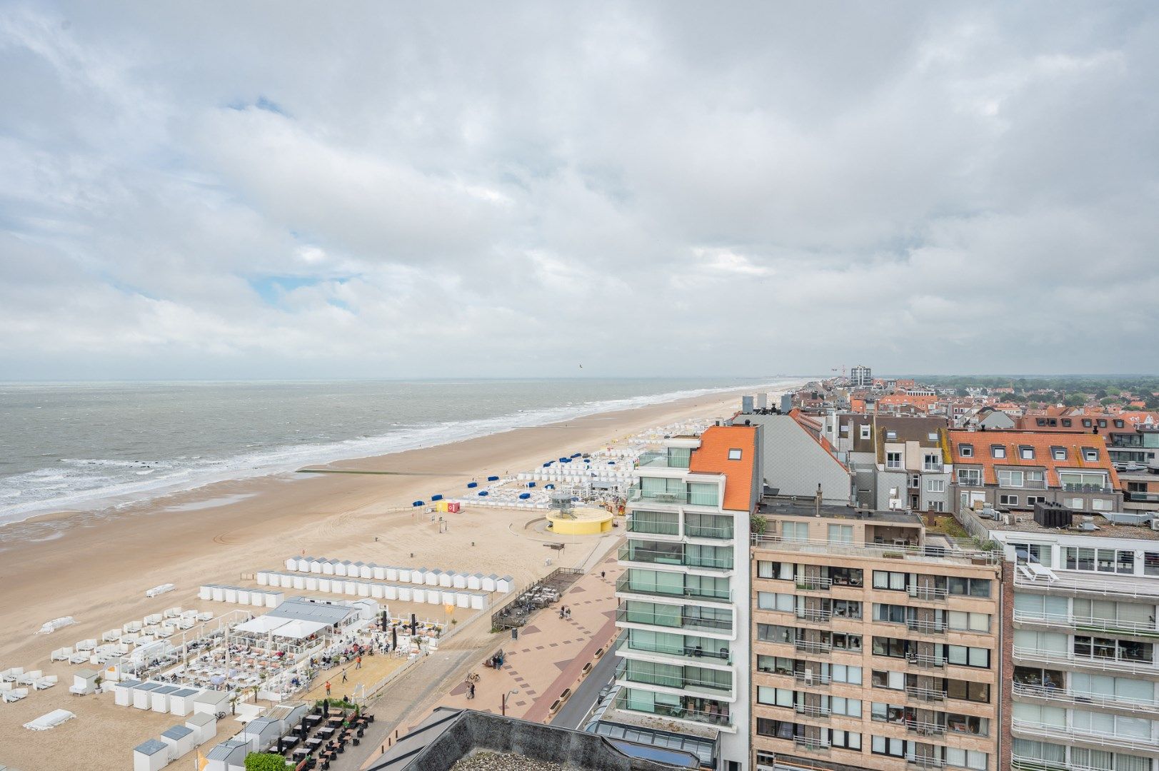 Uitzonderlijke penthouse gelegen op de Zeedijk aan het Van Bunnenplein met panoramische zichten. foto 8