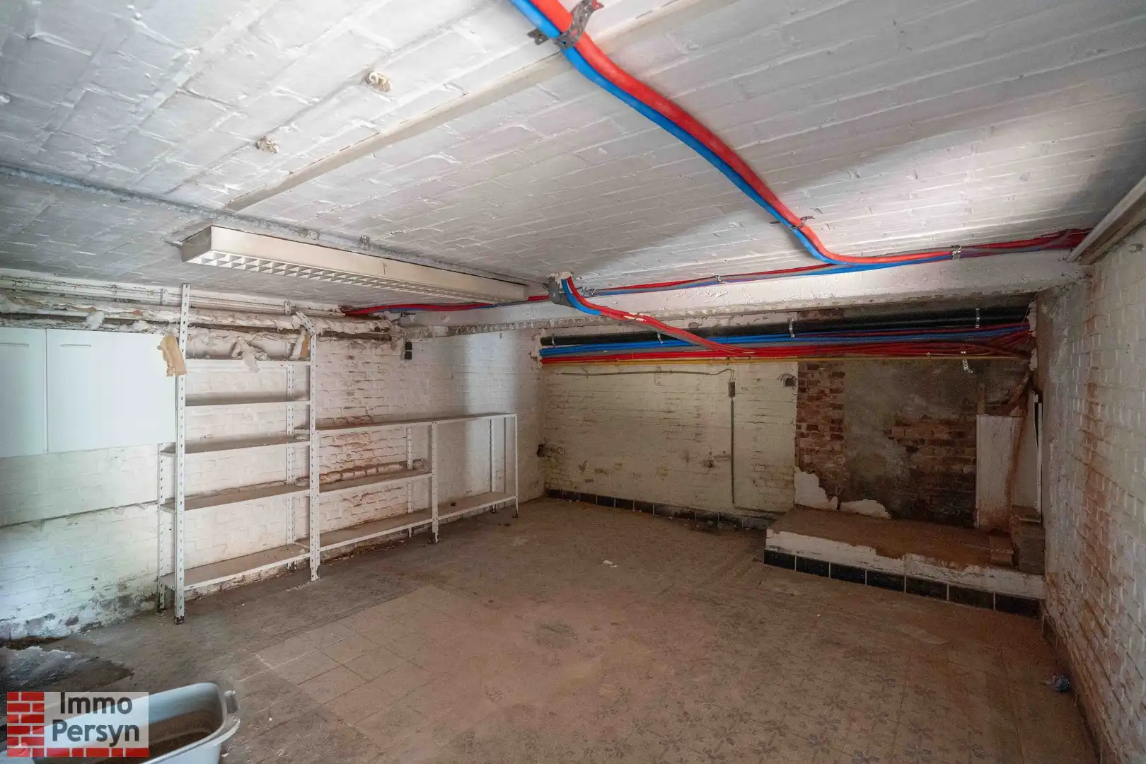 Ruime gerenoveerde gezinswoning met 4 slaapkamers, 2 badkamers en dubbele garage foto 25