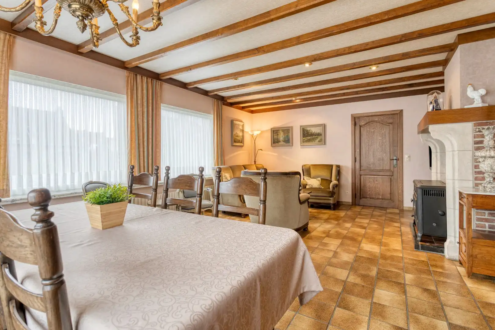 Uiterst verzorgde, gelijkvloerse villa met 2 slaapkamers en ruime garage! foto 7