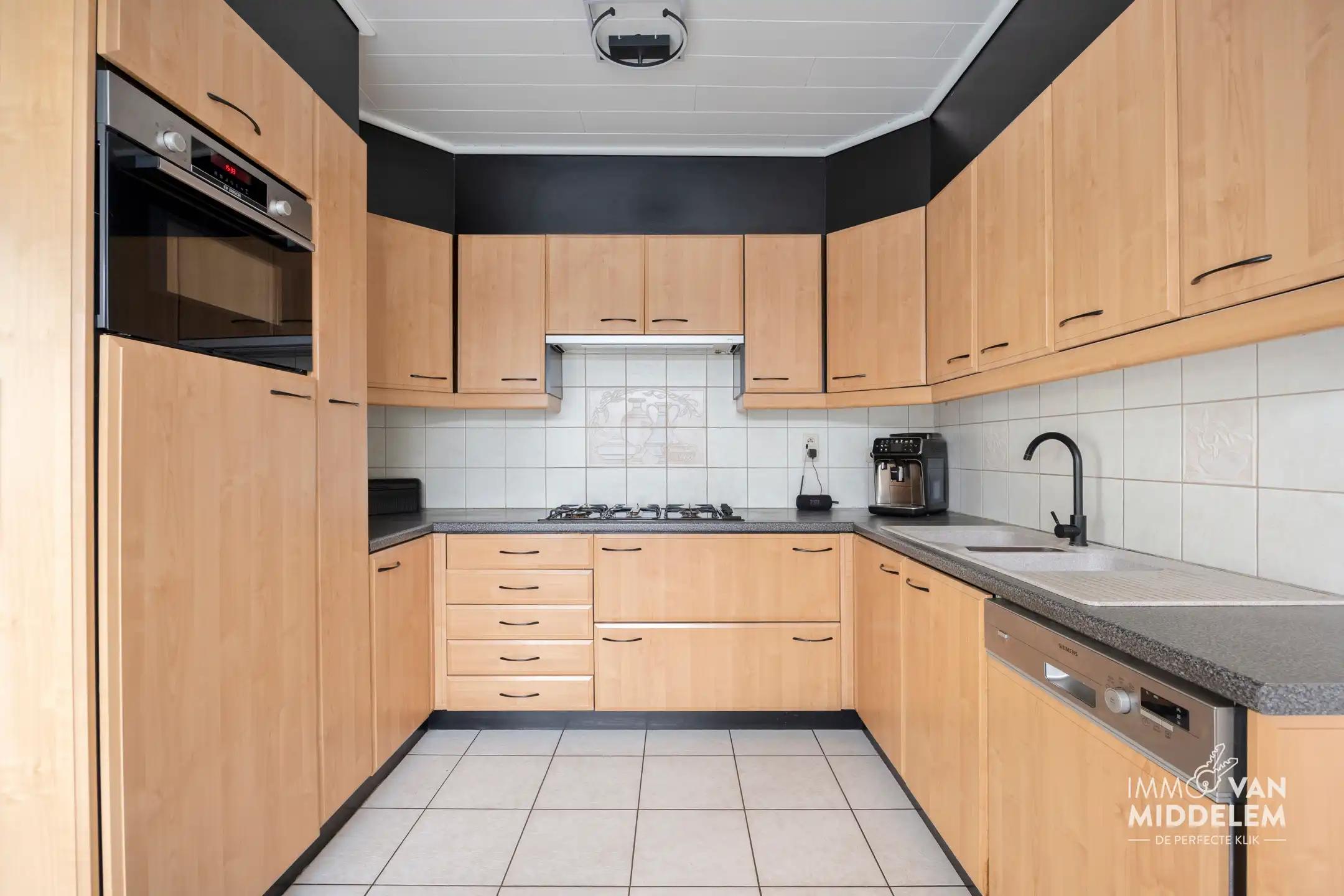 INSTAPKLARE WONING MET 3 KAMERS, ZWEMBAD, GARAGE EN TUIN foto 7