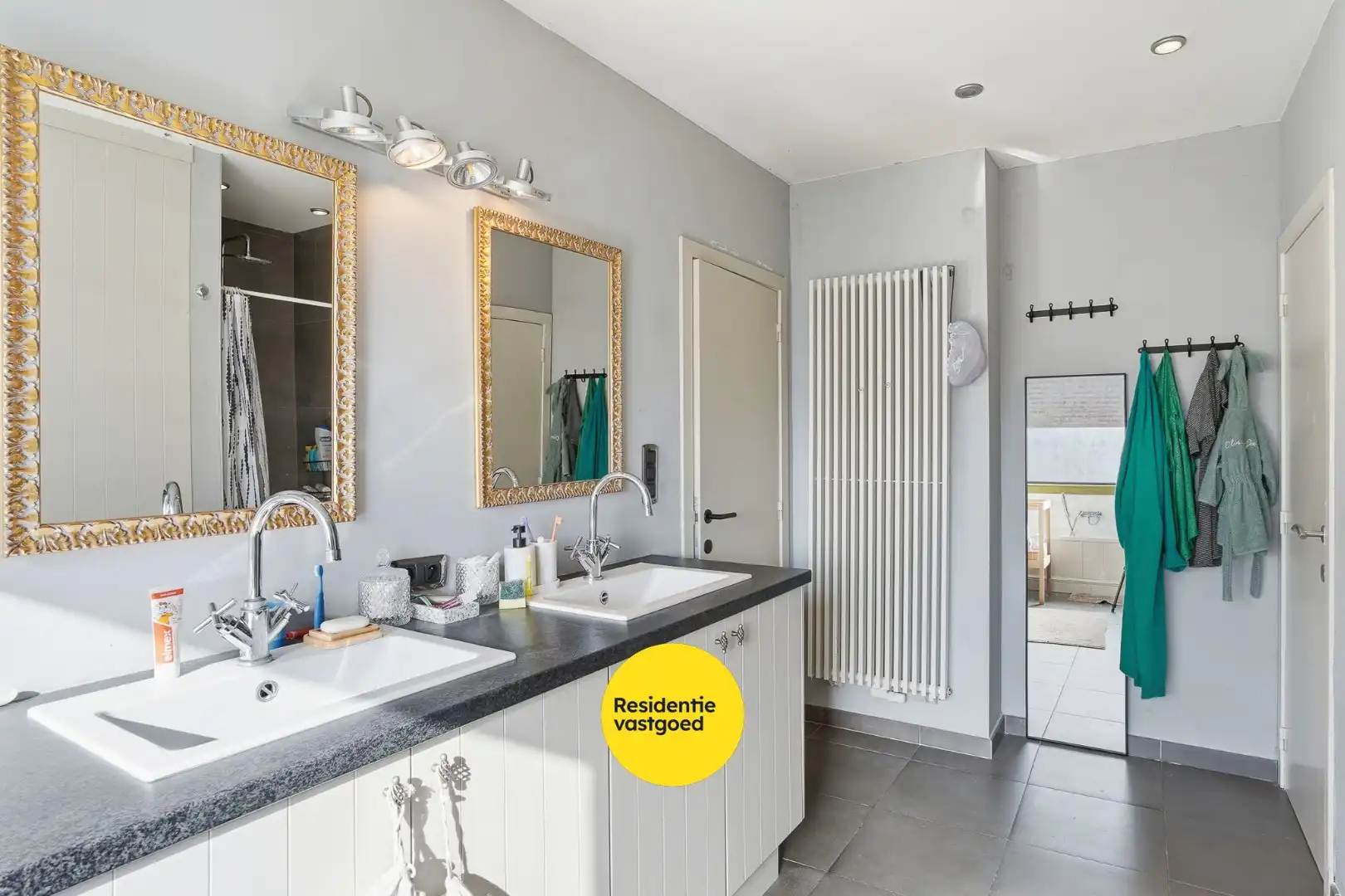 Alleenstaande woning met prachtige uitbouw in centrum Veldegem foto 14