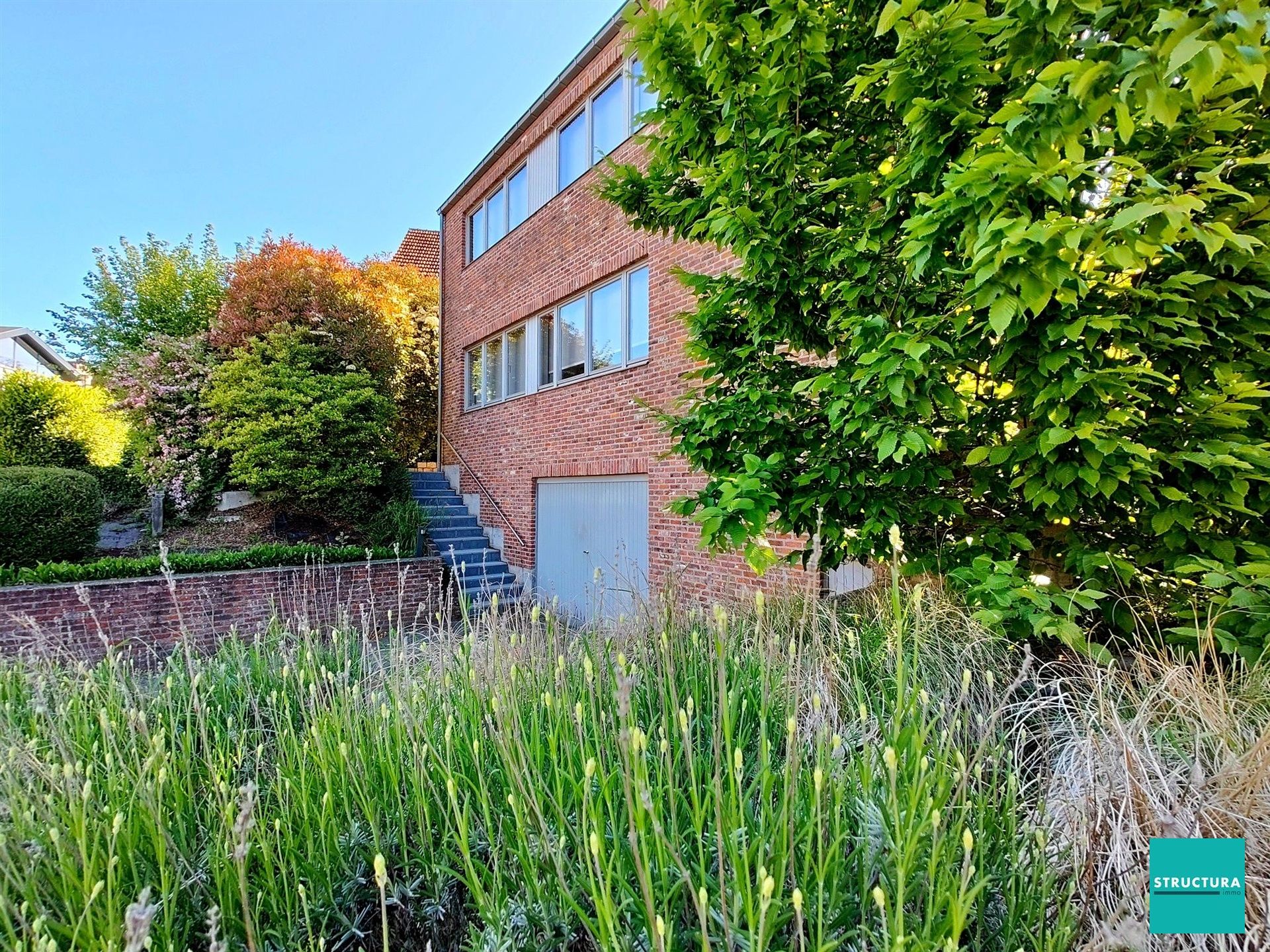 Woning op toplocatie met achterliggend groen foto 2