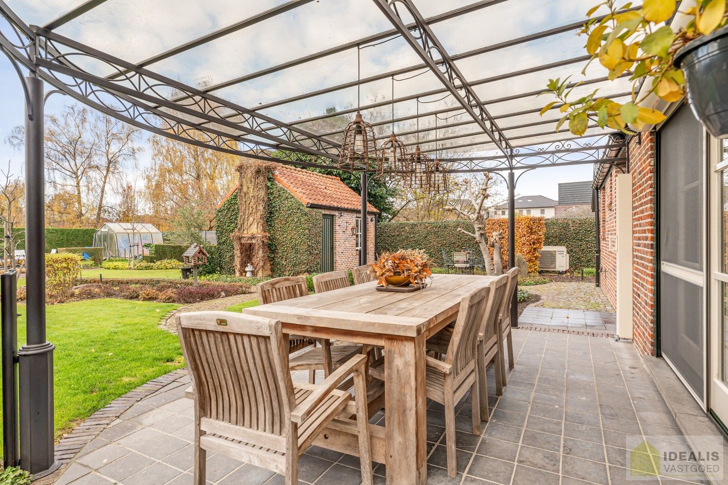 RUIME, INSTAPKLARE EN ENERGETISCH AANGEPASTE WONING VOORZIEN VAN 15 ZONNEPANELEN EN ZONNEBOILER. RIANTE WOONKAMER, KNAPPE KEUKEN, APART BUREEL, APARTE HOBBYRUIMTE, FIJNE WASPLAATS, 4 SLAAPKAMERS, 2 BADKAMERS EN INPANDIGE GARAGE! foto 6