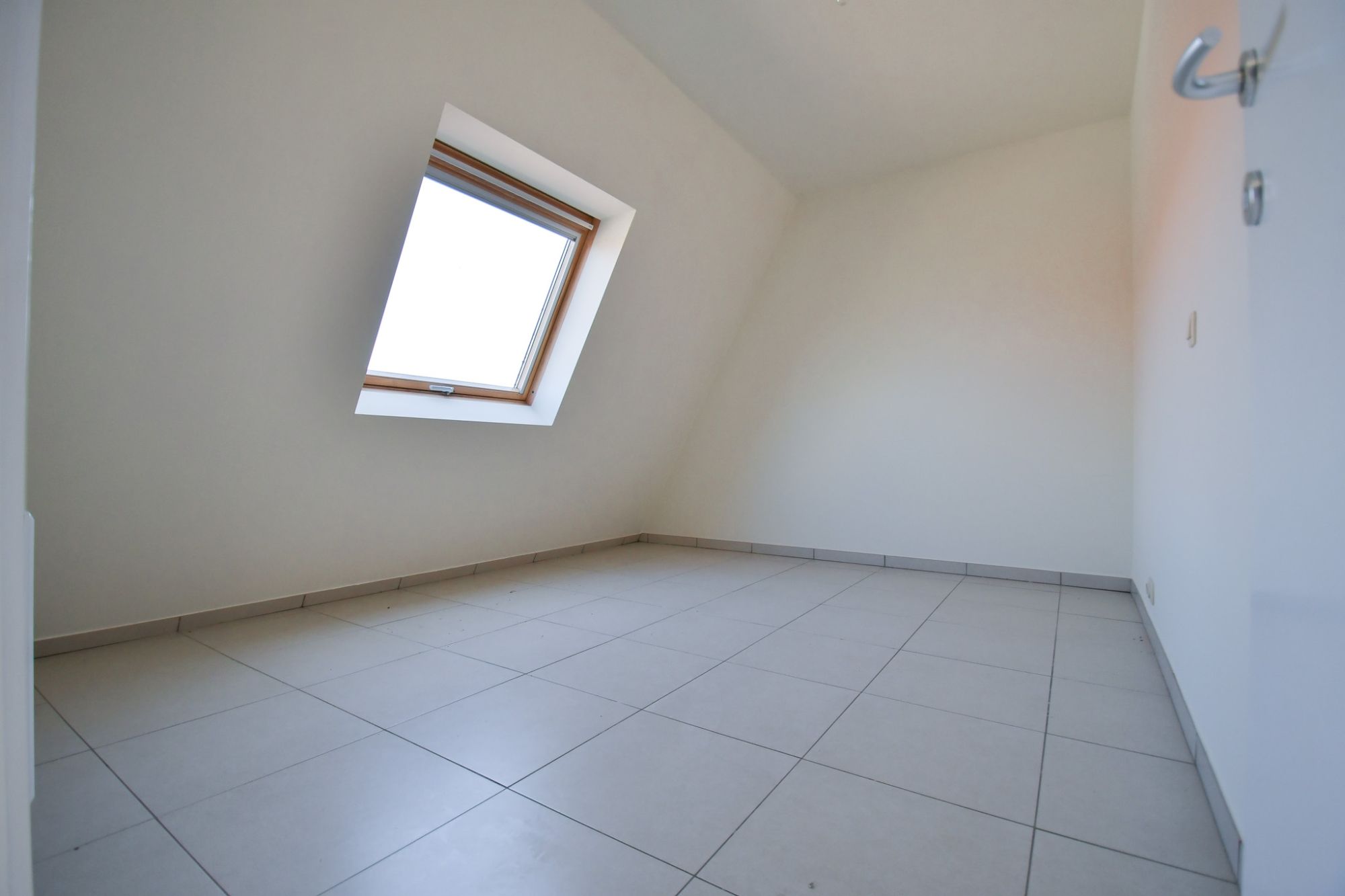 INSTAPKLAAR 2 slaapkamer appartement met terras incl. AUTOSTAANPLAATS en kelder foto 10