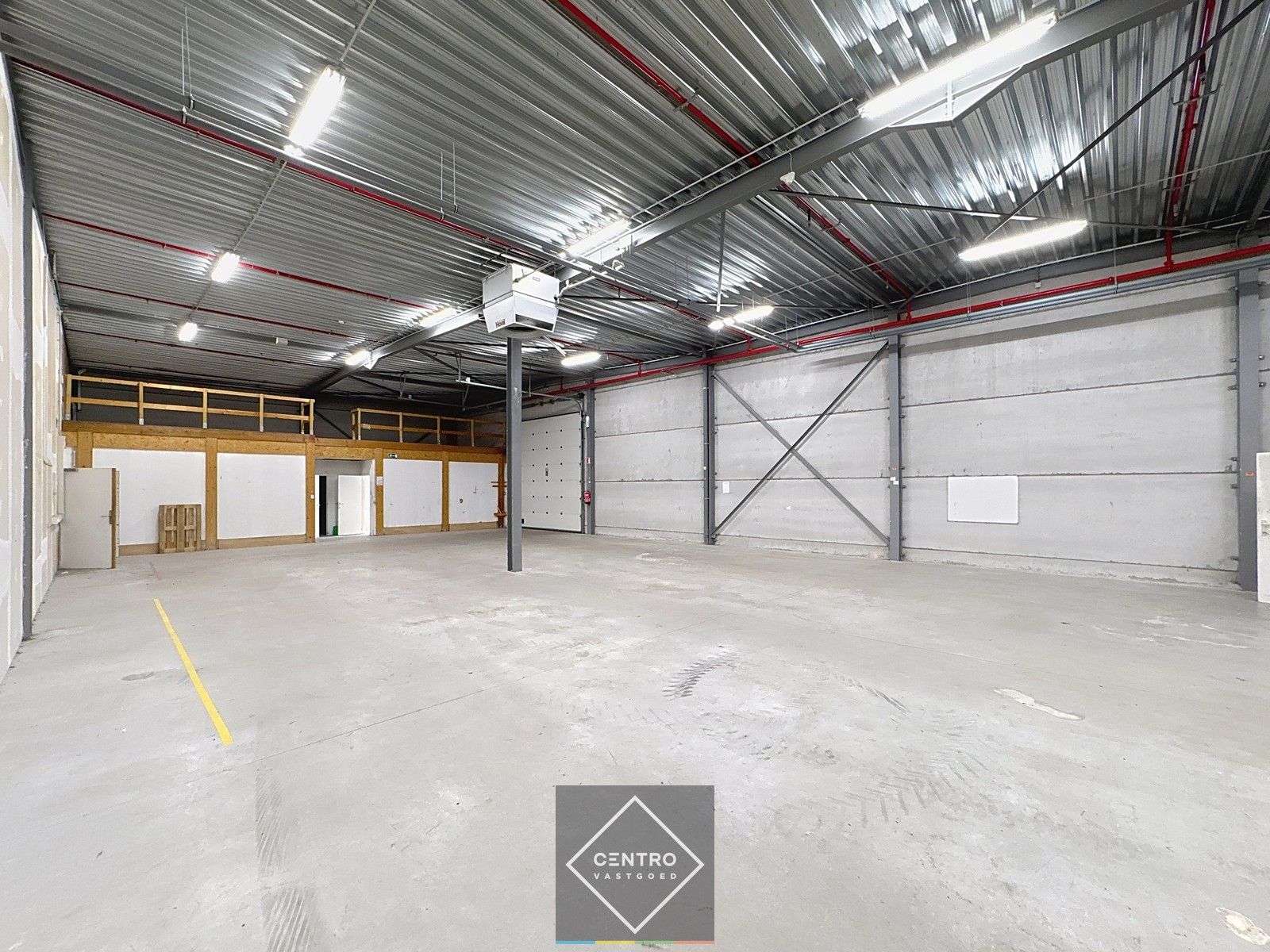 Instapklare OPSLAGRUIMTE (1.200m² - eventueel opsplitsbaar), toegankelijk voor opleggers langs De Torhoutsesteenweg (achter "Juntoo") te Oostende! Gemeenschappelijke parkeermogelijkheid rondom de gebouwen! foto 9