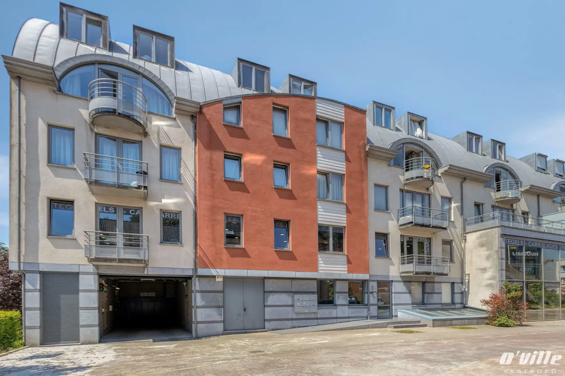 Modern stijlvol appartement strategisch gelegen op 5 km van de NATO foto {{pictureIndex}}