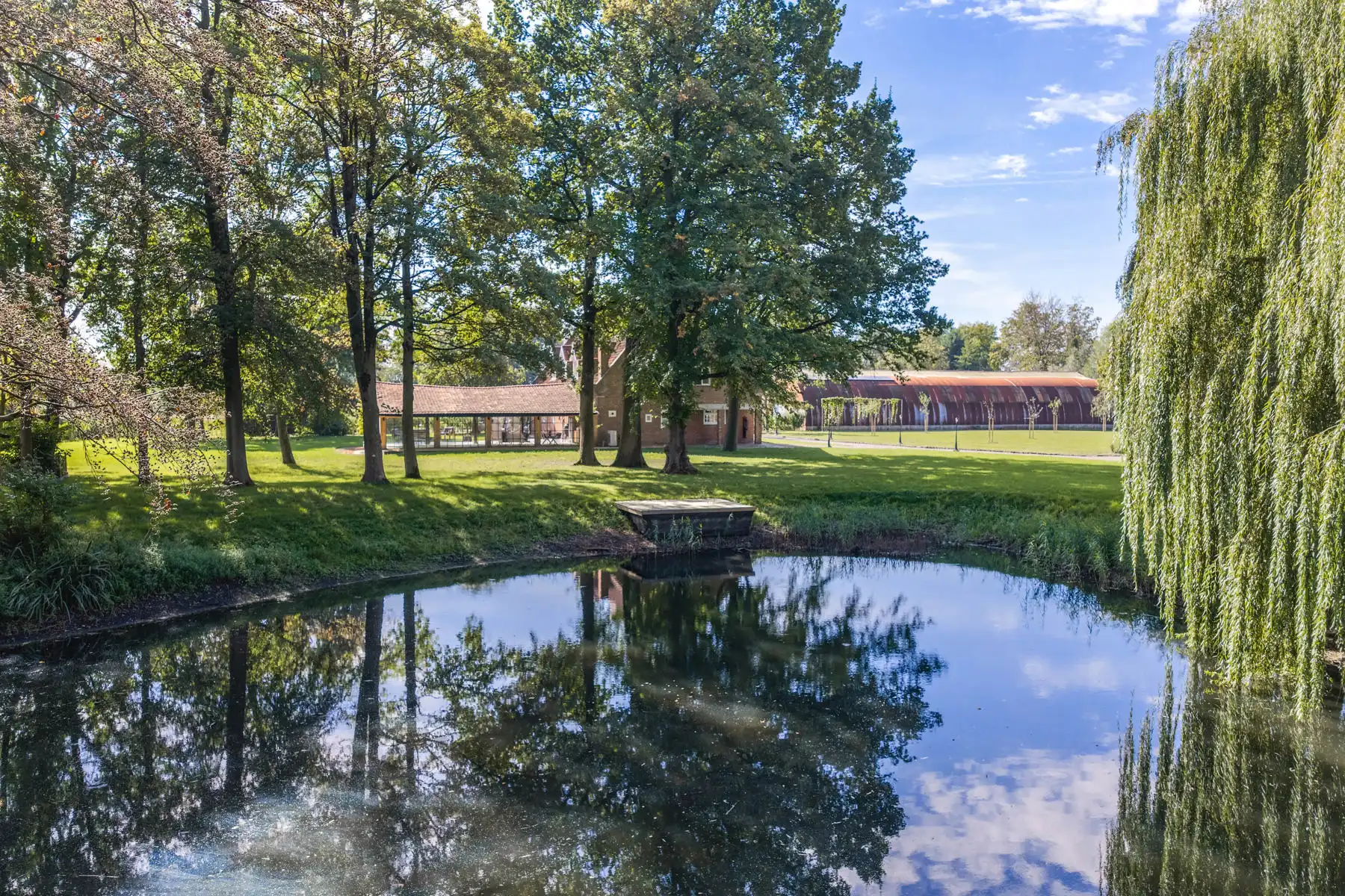 Karaktervol landhuis op een groen domein van ca. 3 ha foto 5