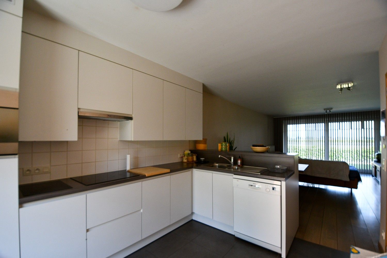Gelijkvloers appartement met 2 slaapkamers, 2 terrassen en verzicht over de velden foto 2