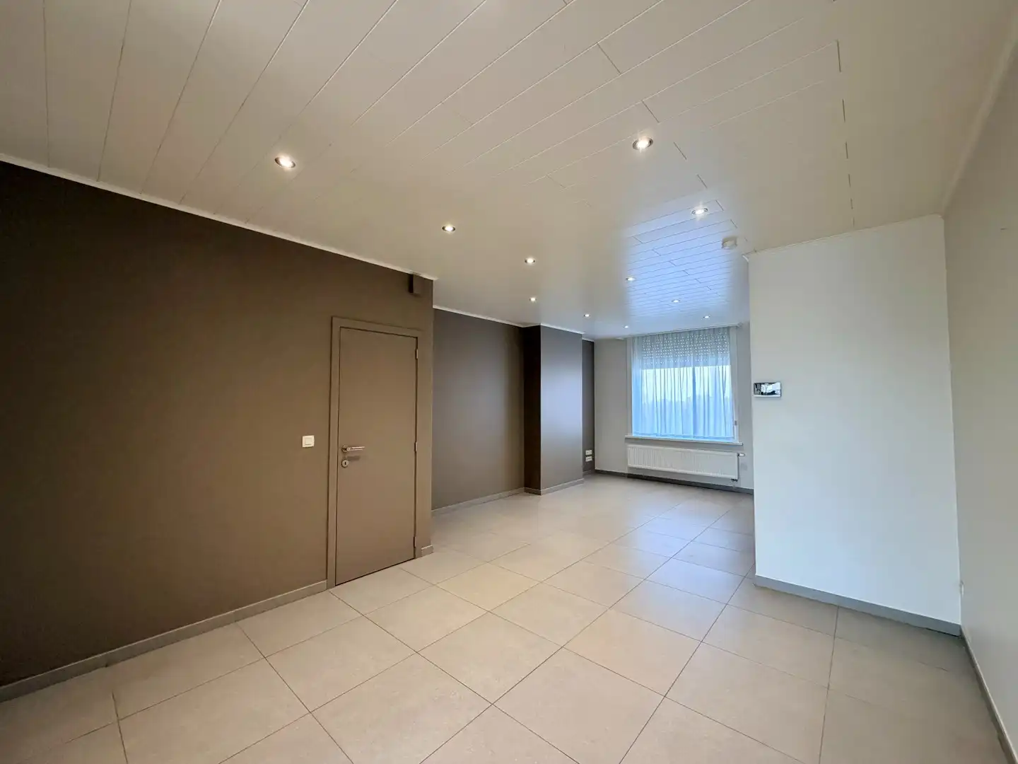 Instapklare woning met 3 slaapkamers, omheinde tuin & garage te Aalbeke! foto 3