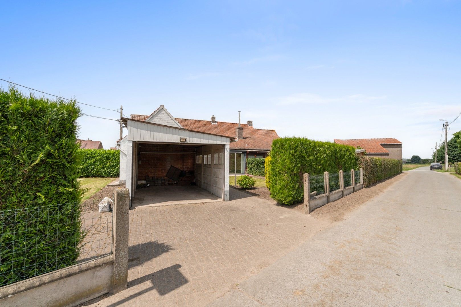 Halfopen woning met tuin en garage op landelijke toplocatie nabij alle invalswegen foto 5
