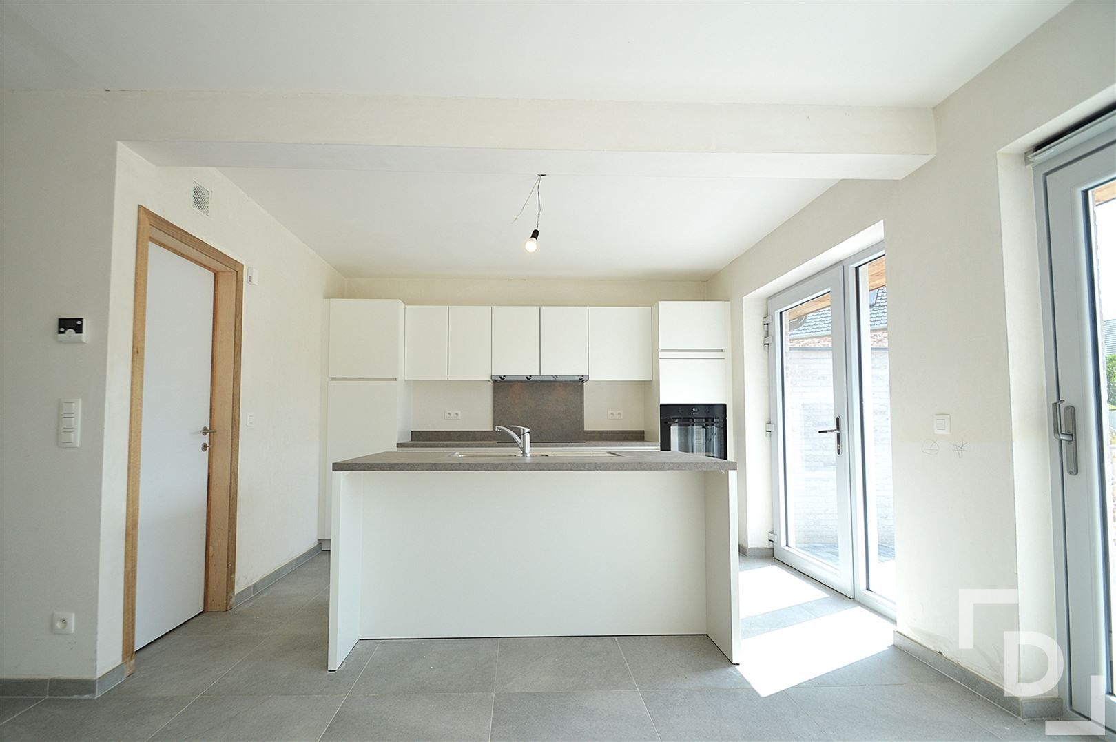 Nieuwbouwwoning met carport te huur in Wijtschate. foto 4