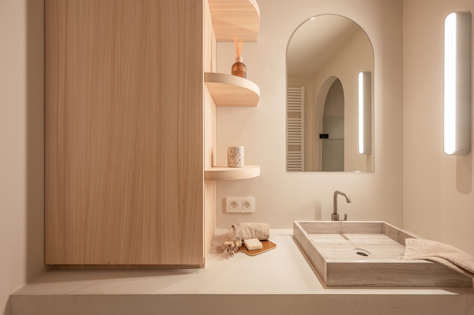 Fantastisch gerenoveerd appartement met adembenemend zeezicht op de zeedijk. foto 14