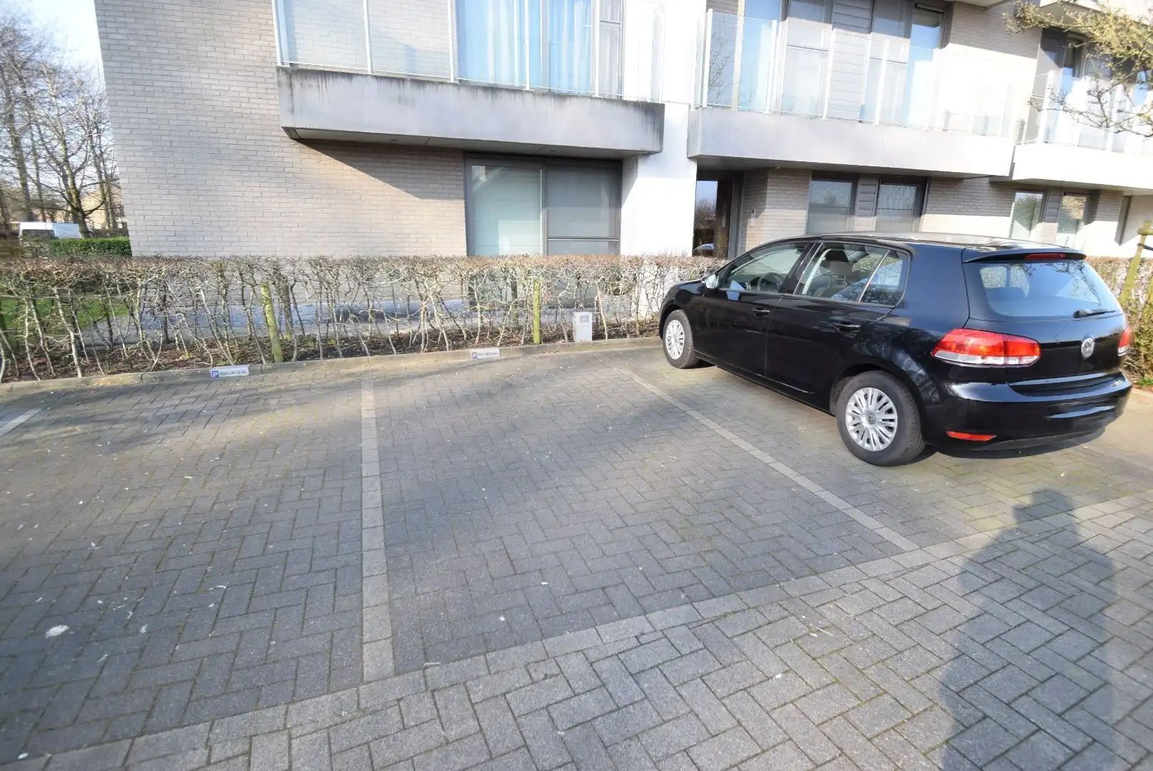 INSTAPKLAAR GELIJKVLOERS APPARTEMENT MET ZONNIGE TUIN EN GARAGE foto 9