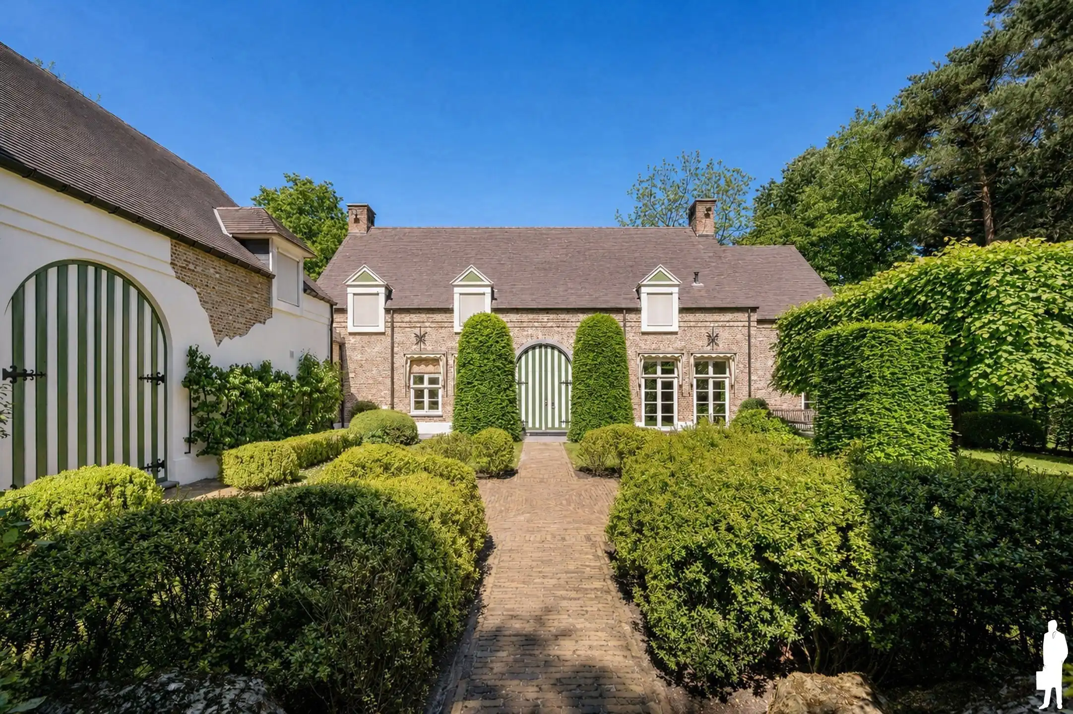 Op absolute toplocatie gelegen villa! foto 2