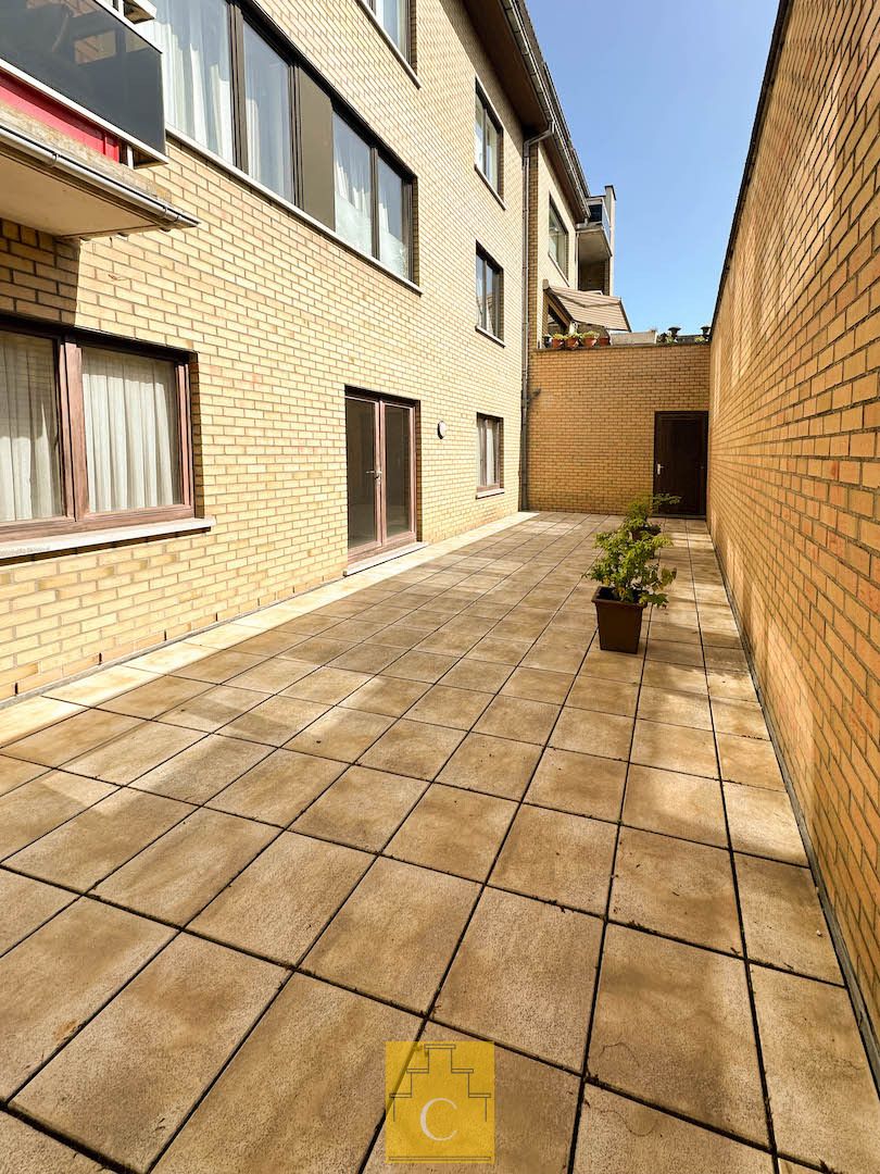 zeer goed onderhouden gelijkvloers appartement (108 m2) op toplocatie in de Moerstraat, met terrras 45 m2 en optionele aankoop kleine autostandplaats en/of grote garagebox foto 10
