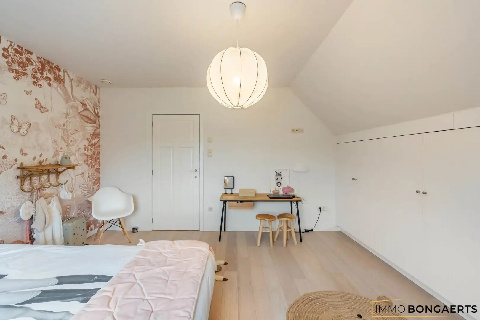 Prachtig afgewerkte woning met praktijkruimte foto 22