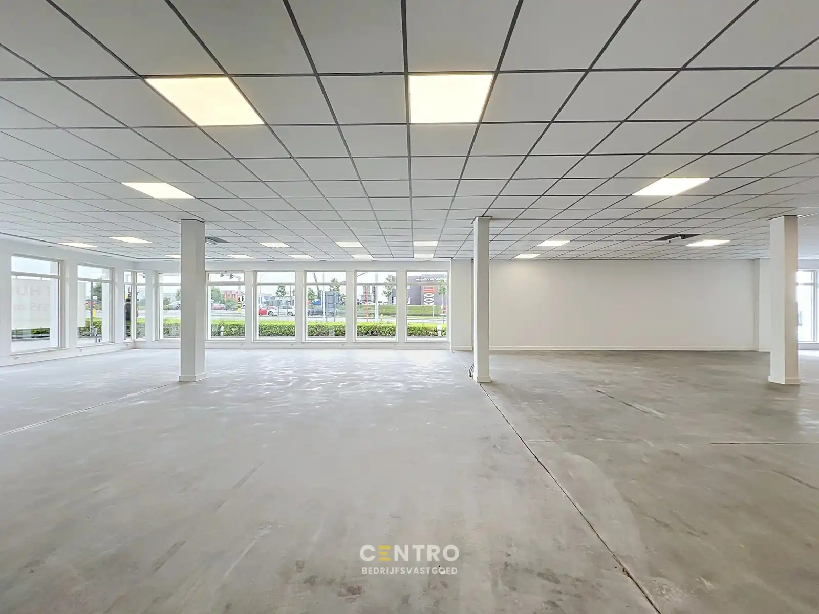 Schitterend gelegen KANTOOR/WINKELRUIMTE (AAA-locatie met TOP visibiliteit !) te Roeselare. foto 12