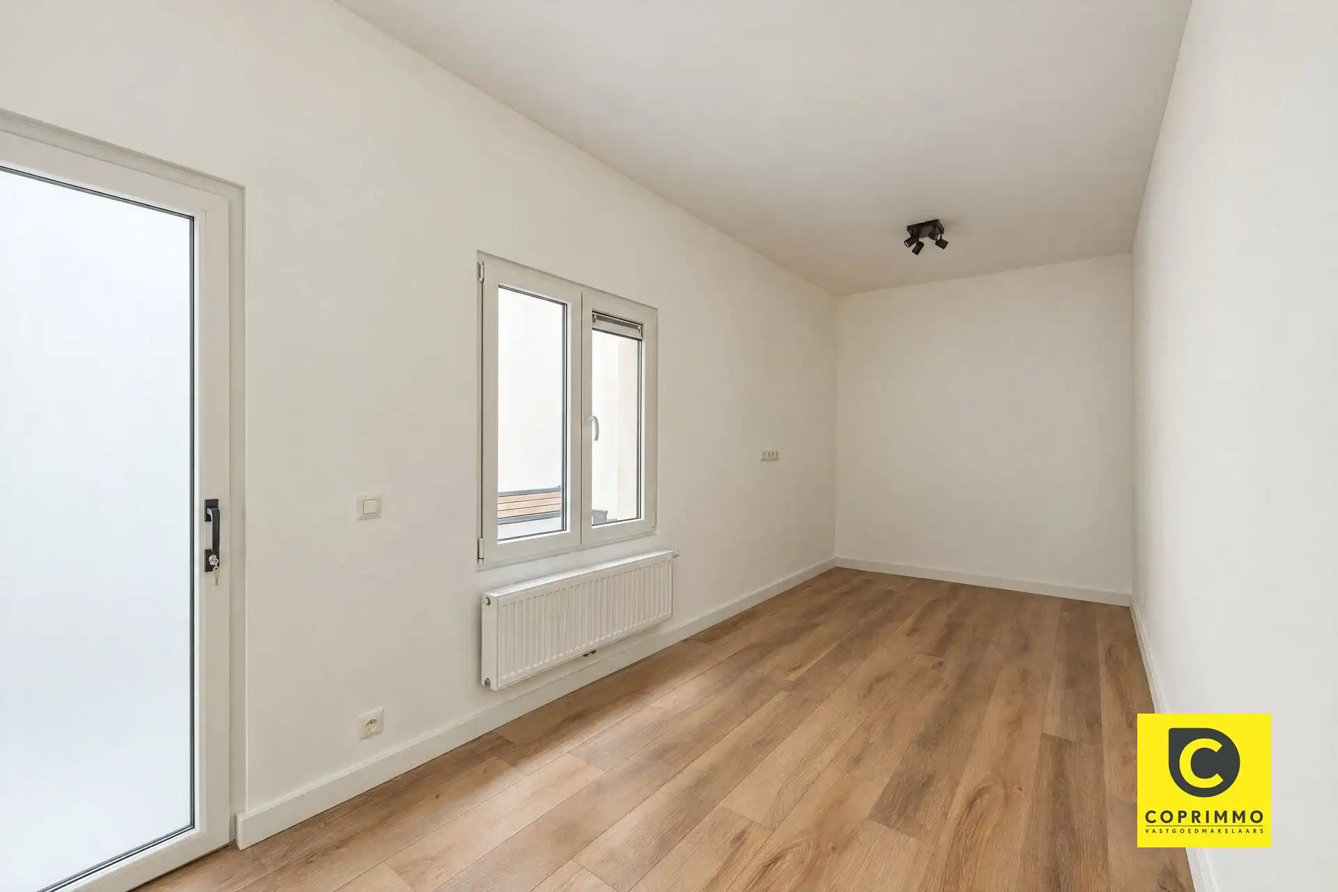 Gerenoveerd pareltje met 3 slpks, stadskoer &  garage te Groenenhoek! foto 4
