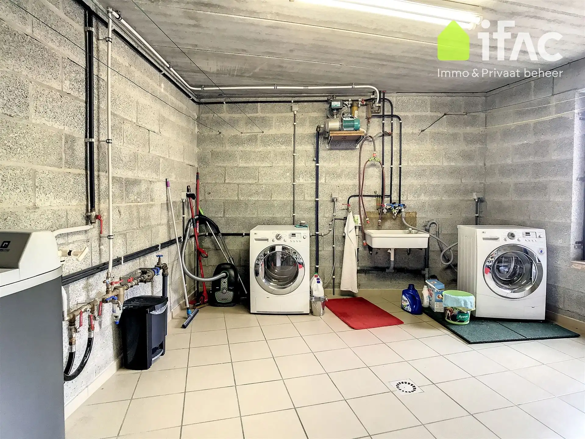 Uitstekend gelegen villa met 5 slaapkamers en prachtige tuin foto 30