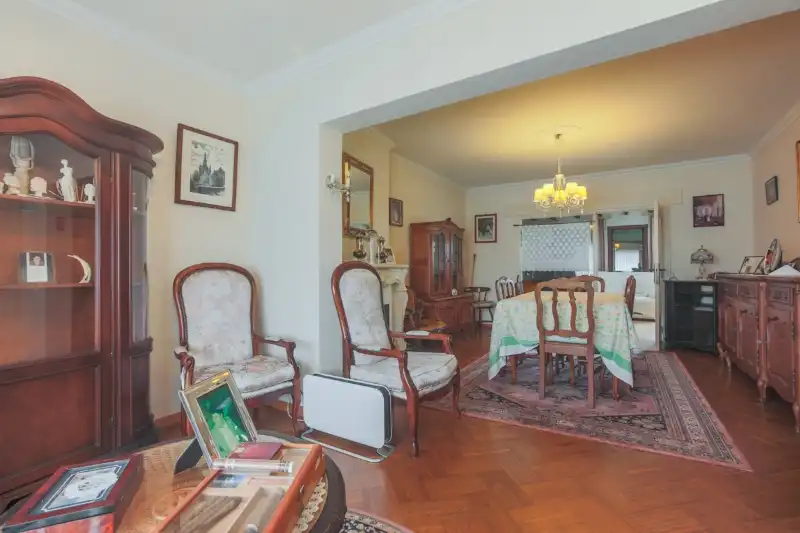 Te moderniseren woning  met 3 slaapkamers, bureau, garage en grote tuin (totale grondoppervlakte 308m²). foto 4