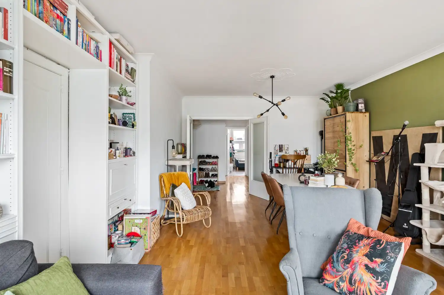 Appartement met 2 slaapkamers en kelderberging op de 3de verdieping in het centrum van Deurne! foto 6