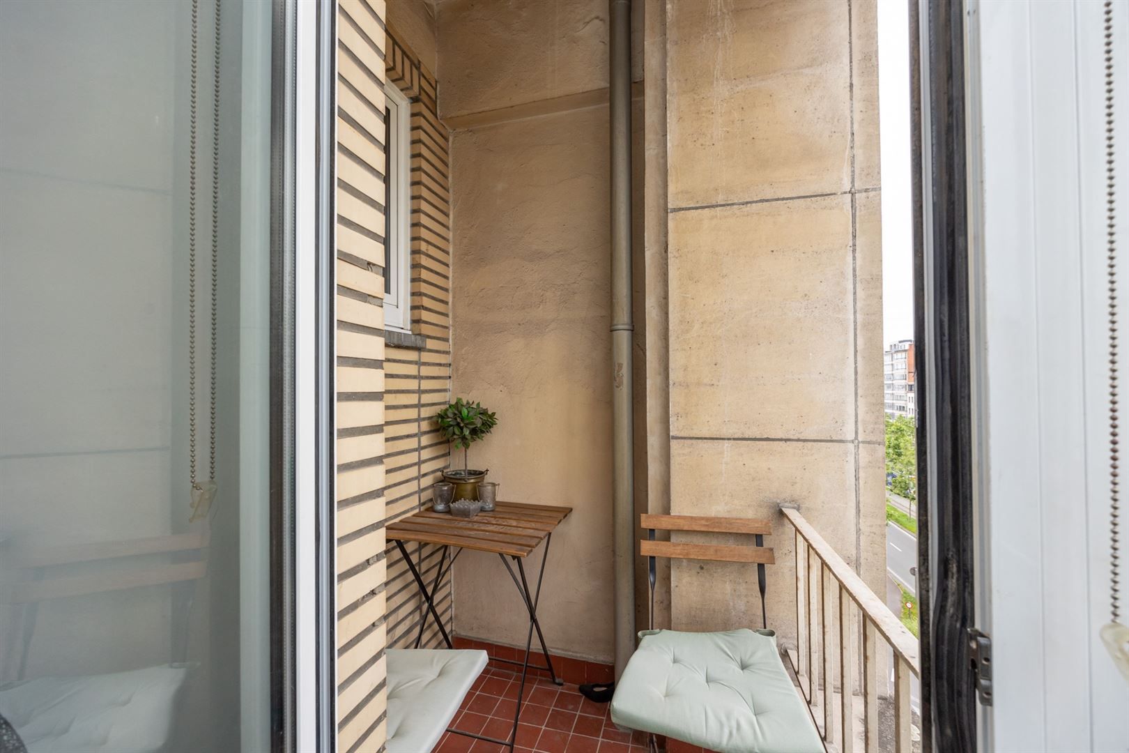 Stijlvol appartement met 2 slaapkamers aan de Leien. foto 5